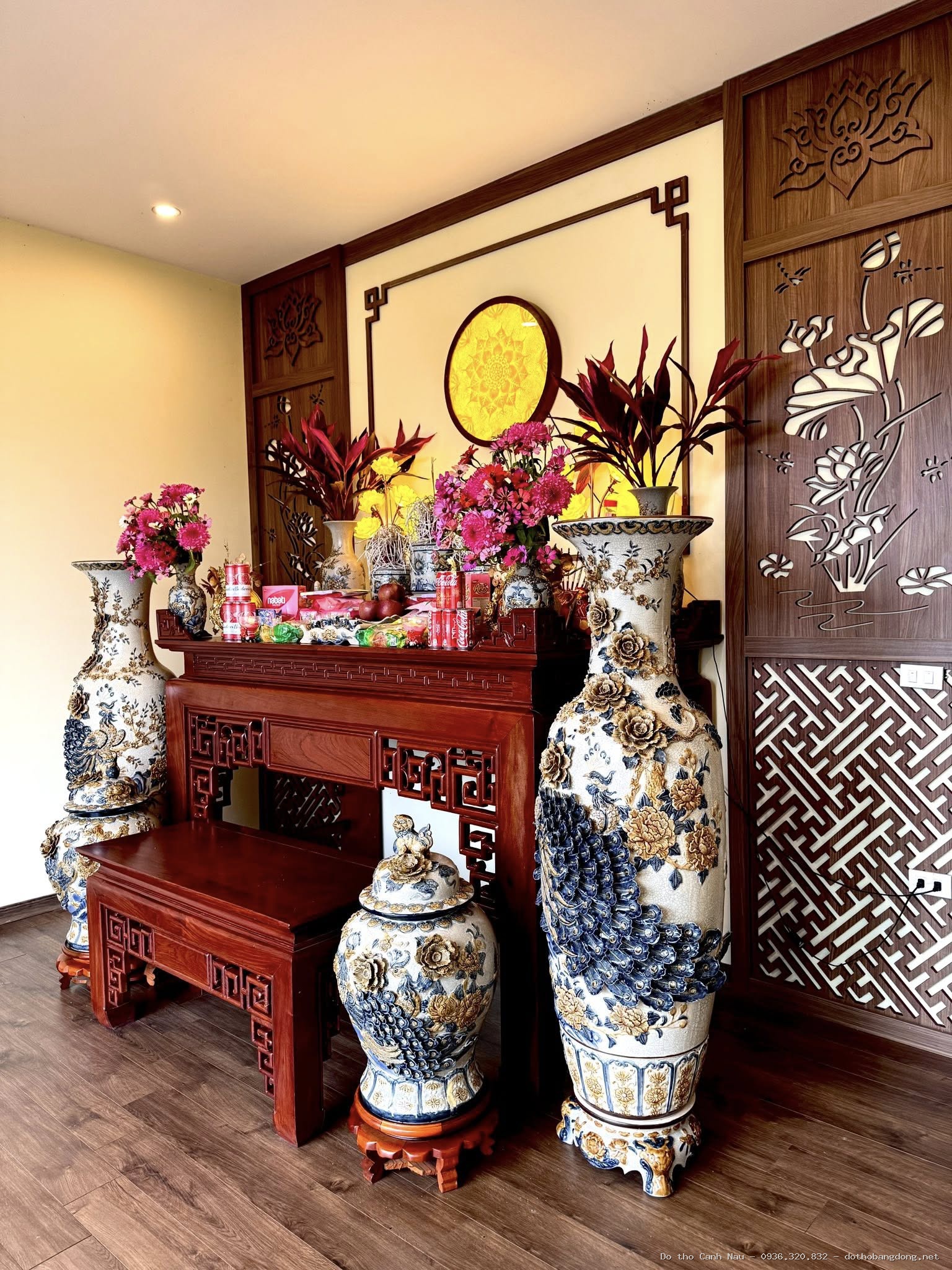 Lắp đặt vách ngăn và bộ bàn thờ triện cho anh Tú - Đồ thờ Sơn Vũ